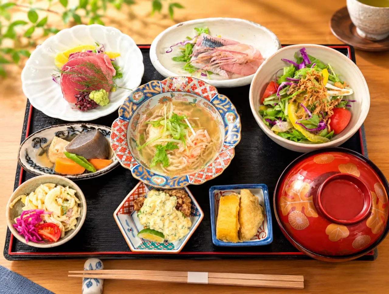 旬菜御膳 2,200円(税込)